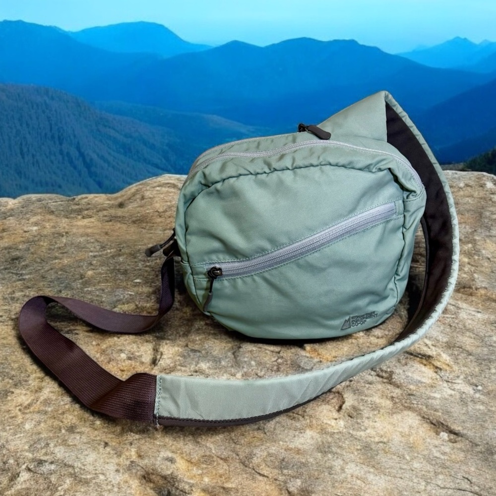 MEC Sling pack bag green crossbody hiking day dog walking mountain equip coop